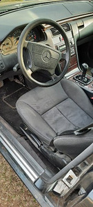 Mercedes-Benz E200 (4 foto / 4)