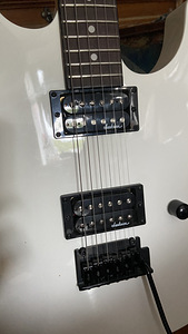 Электрогитара Jackson, комбоуселитель Marshall mg10g,кабель (2 фото из 4)