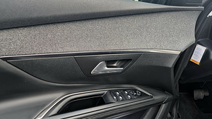 Peugeot 5008, 2018 (6 foto / 9)