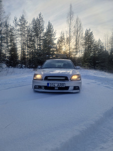 Subaru Legacy (4 фото из 10)