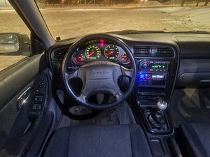 Subaru Legacy (9 фото из 10)