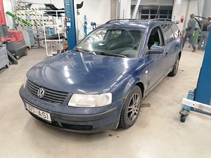 Volkswagen passat (1 фото из 8)