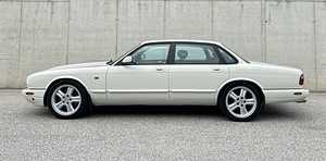 Jaguar XJR 4.0 V8 Supercharged (3 foto / 9)