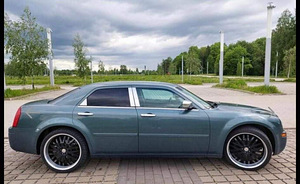 Chrysler 300C (6 foto / 12)
