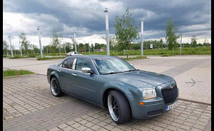 Chrysler 300C (8 foto / 12)
