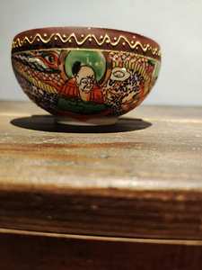 Старая фарфоровая чашка (3 фото из 9)