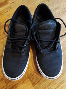 Uus hind! New Balance vabaajajalatsid / tennised (1 foto / 7)