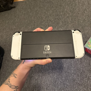 Nintendo Switch OLED + Animal Crossing (3 foto / 6)