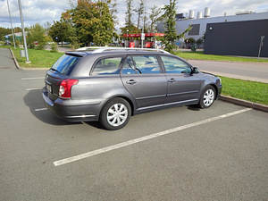 Toyota Avensis (4 foto / 11)