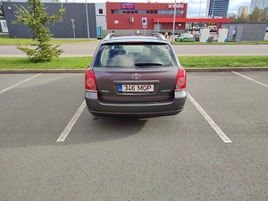 Toyota Avensis (5 foto / 11)