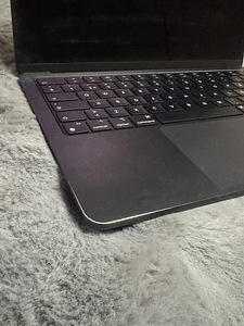 Apple Macbook Air 13,6” 2022 M2 8GB 256GB (2 foto / 6)