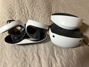 Sony Playstation VR2/VR headset + controller chargin stand (1 foto / 3)