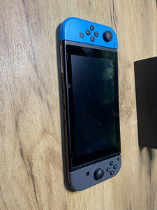 Nintendo Switch + чехол для переноски (2 фото из 7)