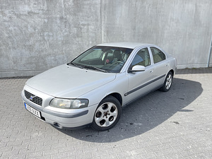 Volvo S60 (1 foto / 10)