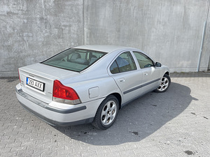 Volvo S60 (3 foto / 10)