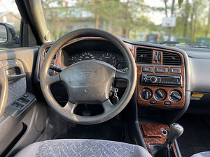 Nissan Primera (7 foto / 9)