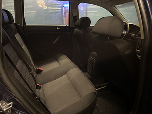 Volkswagen Passat (12 foto / 14)