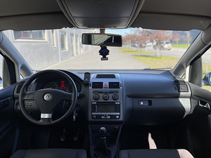Volswagen Touran (8 foto / 10)