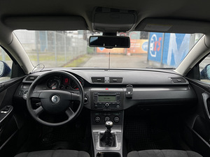 Volkswagen Passat (8 foto / 9)