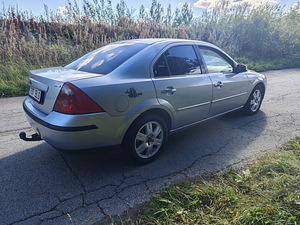 Ford Mondeo (5 фото из 8)