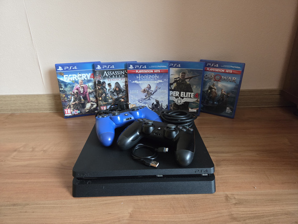 PlayStation 4 Slim 500GB komplekt (2 pulti + 5 mängu)