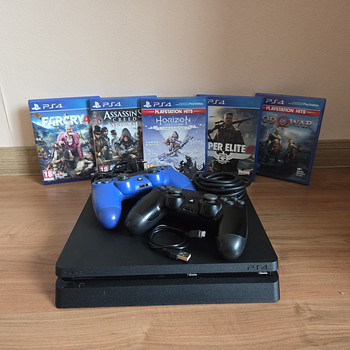 PlayStation 4 Slim 500GB komplekt (2 pulti + 5 mängu)