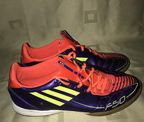 Adidase jalgpalli jalatsid