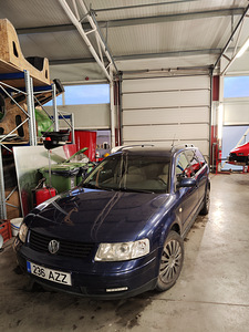 Volkswagen Passat Highline 2.8 V6 4Motion (2 foto / 5)