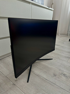 Monitor MSI Optix MAG272C 27" (2 foto / 3)