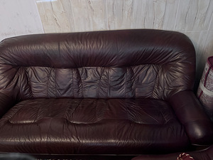 Кожаный диван и 2 кресла (2 фото из 8)