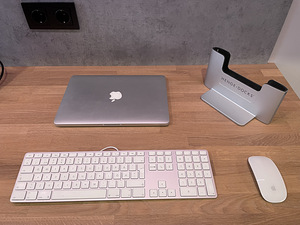 Macbook Pro 13 early 2015 (Retina, 8GB, 256GB) + Henge Dock (9 foto / 9)
