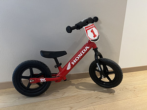 Беговел Honda (2 фото из 2)
