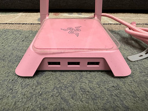 Razer Base Station Chroma Quartz kõrvaklappide alus, roosa (4 foto / 6)