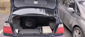 BMW 318 1.9 87kV (8 foto / 8)