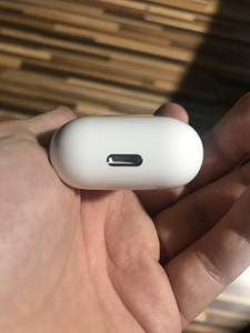 AirPods (2 foto / 5)