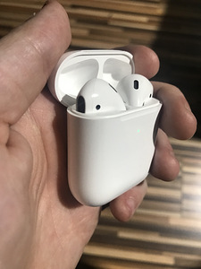 AirPods (3 foto / 5)