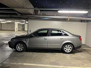 Audi A4 2003 Бензин (3 фото из 11)