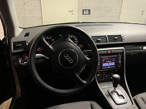 Audi A4 2003 Бензин (7 фото из 11)