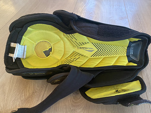 Bauer supreme hokki polvekaitsemed (4 foto / 6)