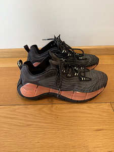 Женские кроссовки Reebok (1 фото из 6)