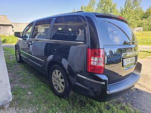 Chrysler Grand Voyager (7 foto / 9)