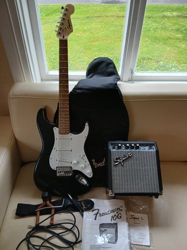 Комплект электрогитары Fender Stratocaster Squier