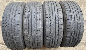 215/60R17 96H Triangle Sapphire (1 foto / 3)