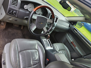 Chrysler 300C с газовым двигателем (7 фото из 10)