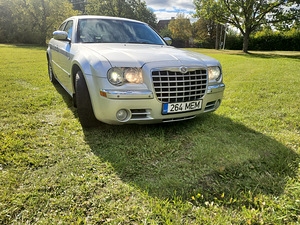 Chrysler 300C с газовым двигателем (2 фото из 10)