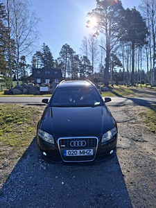AUDI A4 AVANT (2 foto / 10)
