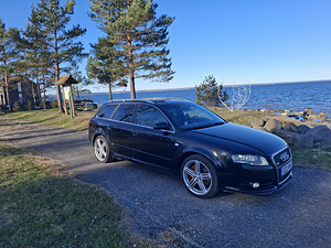 AUDI A4 AVANT (3 foto / 10)