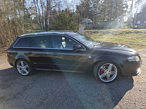 AUDI A4 AVANT (8 foto / 10)