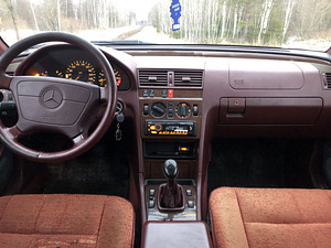 Мерседес с180 1.8 90кВт (9 фото из 12)