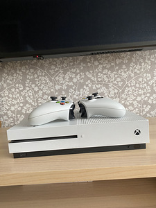 Продам XBOX ONE S (1 фото из 3)